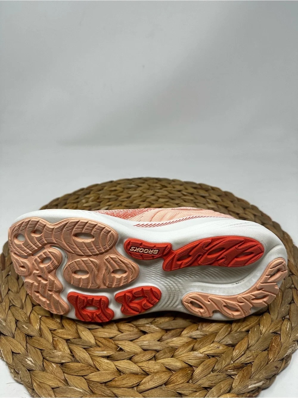 BROOKS Adrenaline GTS 25 Running Shoes Peach Echo Coconut Size 6.5 Women's - Picture 3 of 9